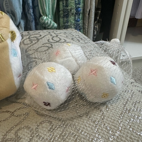 Chewy Vuitton Paris dog toy play box with balls NWT - Picture 3 of 4